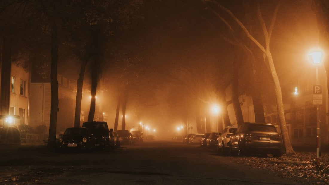 Cars parked on a foggy city street at night — worst U.S. cities for car theft